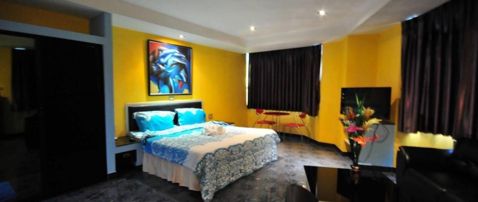 Koenig Hotel Pattaya Near Walking Street Bagian luar foto