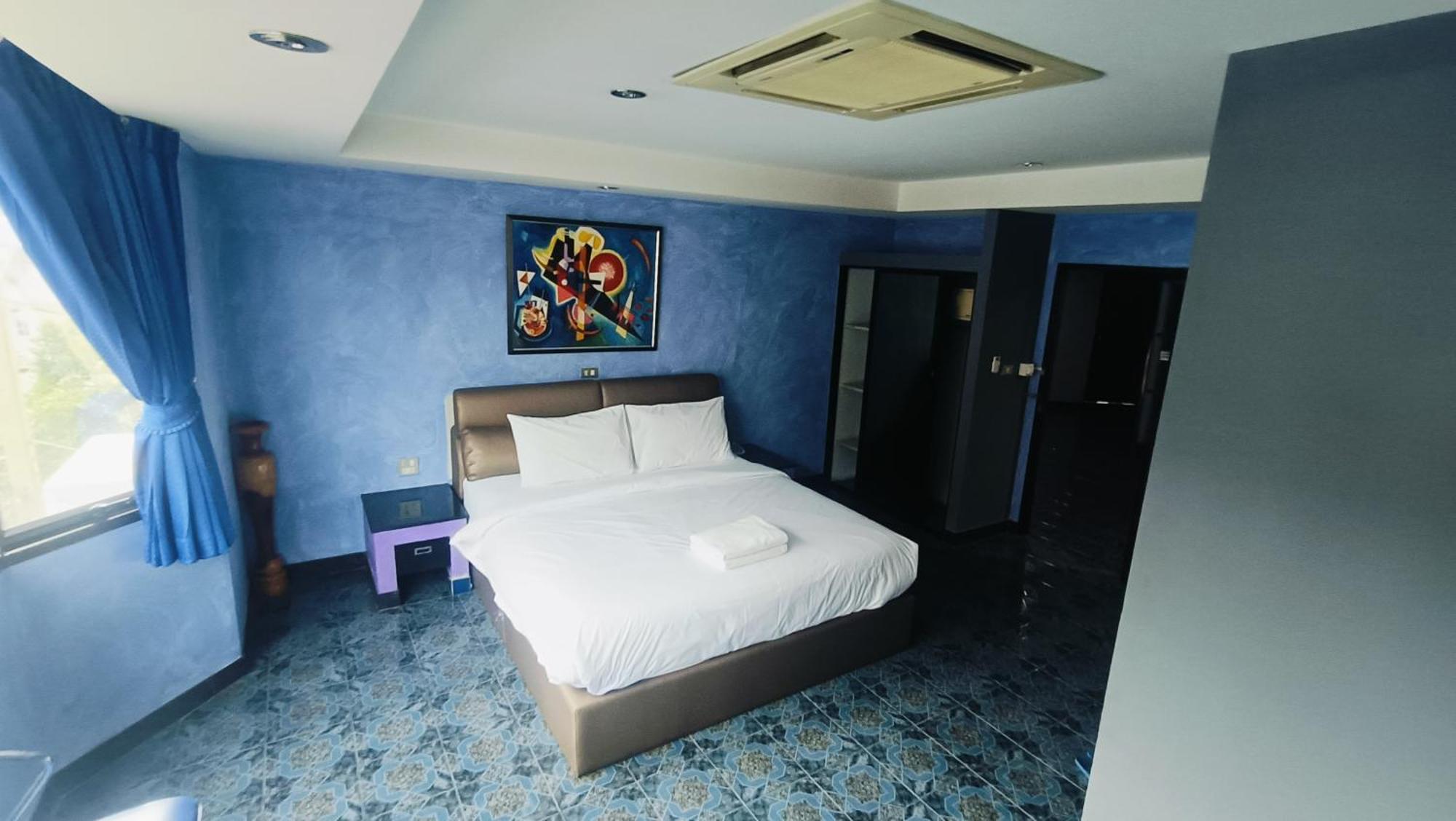 Koenig Hotel Pattaya Near Walking Street Bagian luar foto