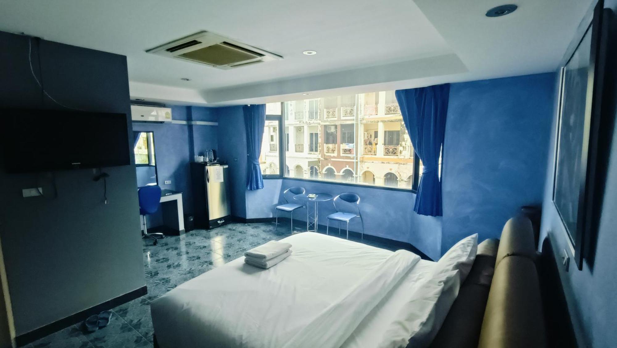 Koenig Hotel Pattaya Near Walking Street Bagian luar foto