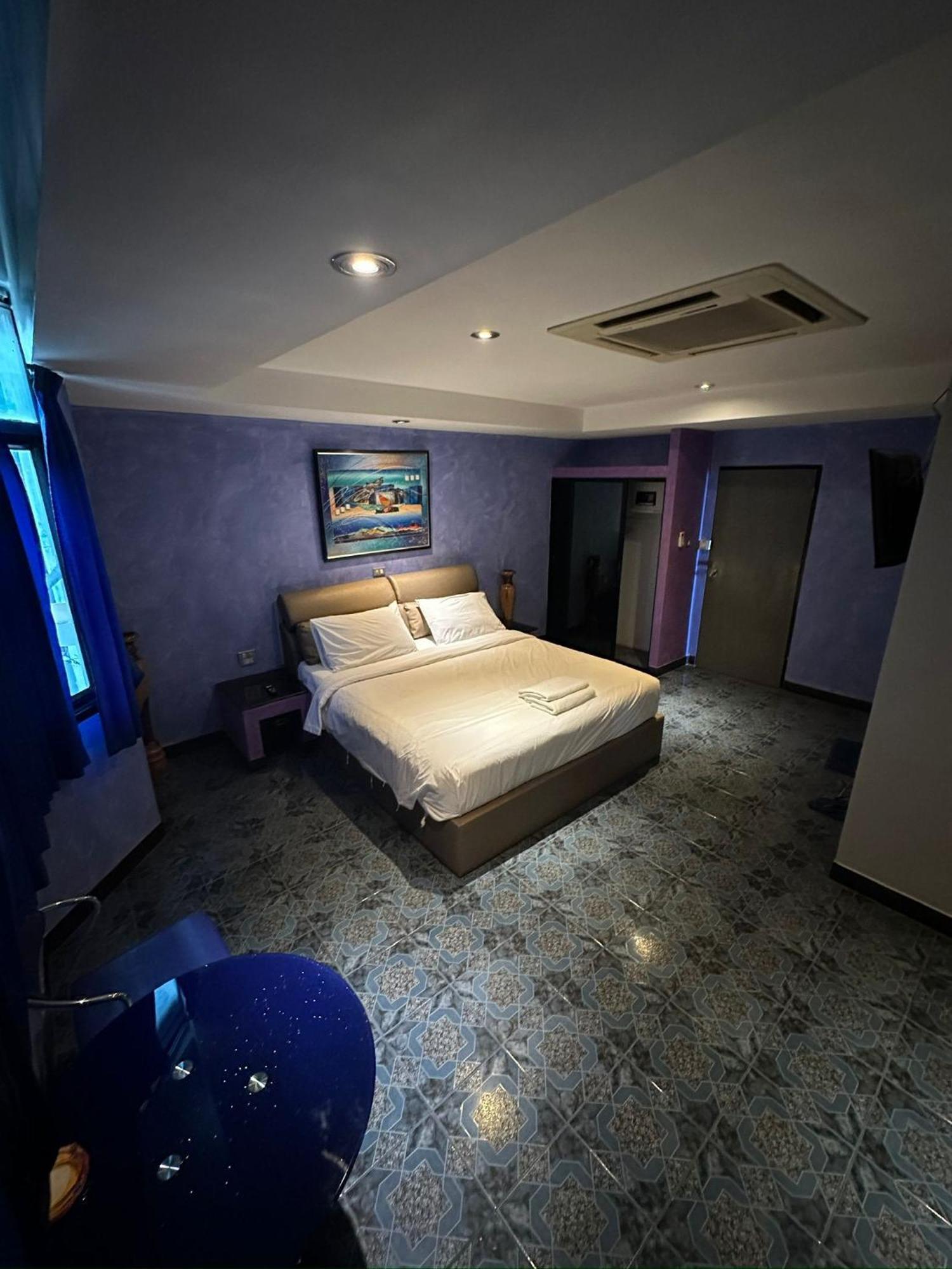 Koenig Hotel Pattaya Near Walking Street Bagian luar foto