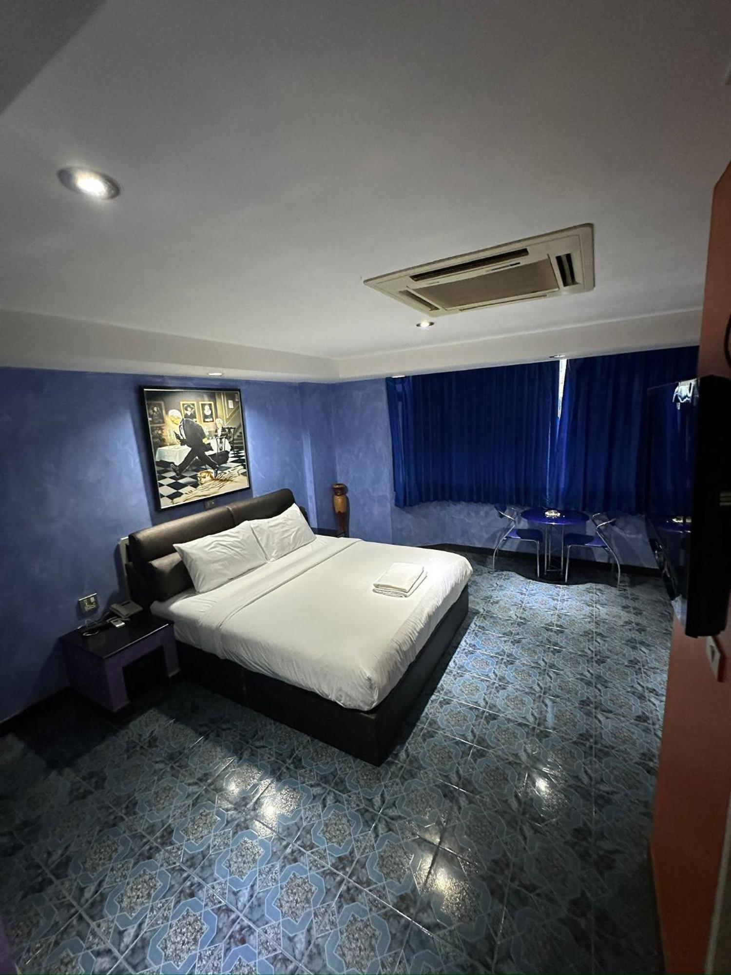 Koenig Hotel Pattaya Near Walking Street Bagian luar foto
