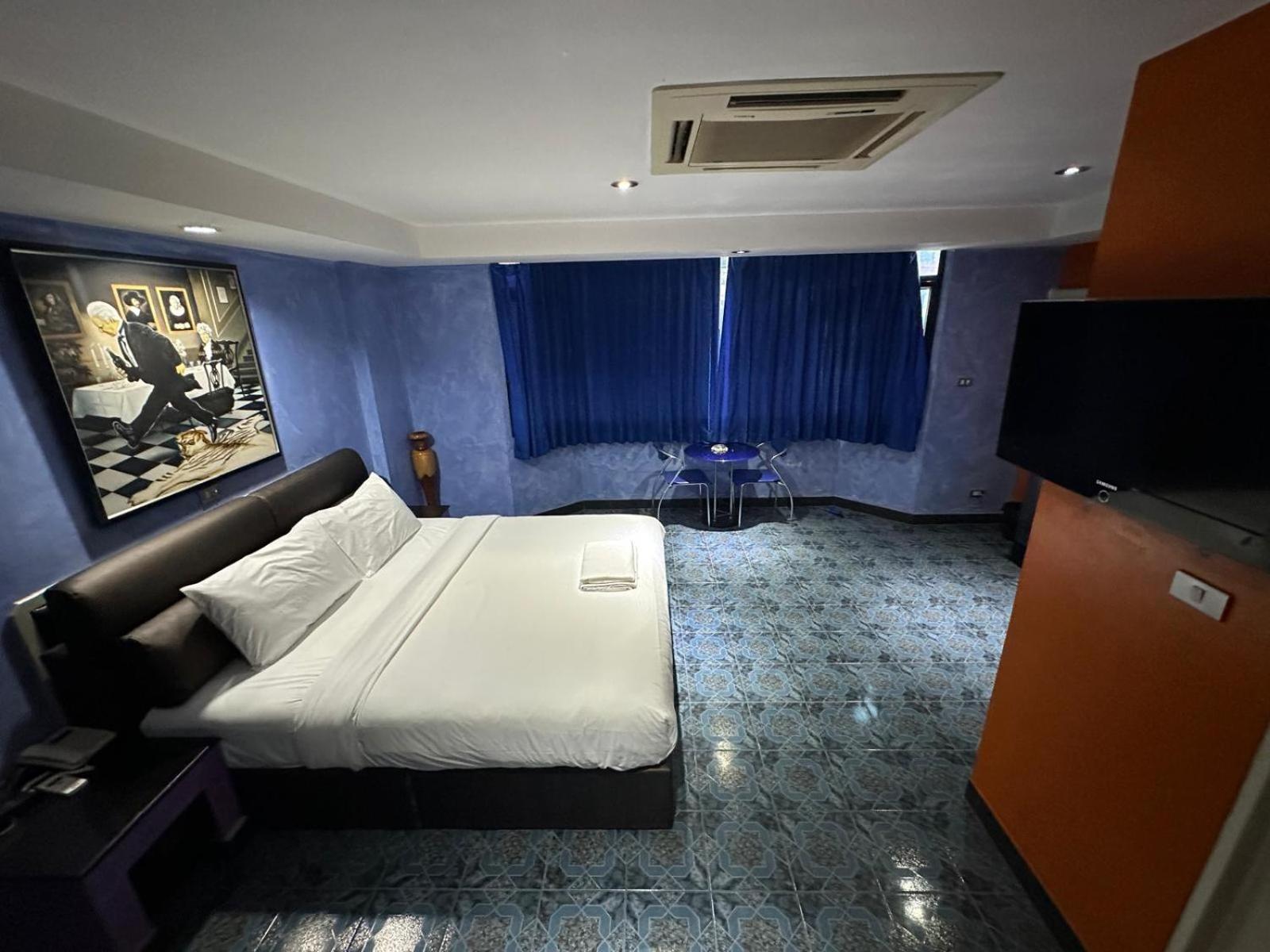 Koenig Hotel Pattaya Near Walking Street Bagian luar foto